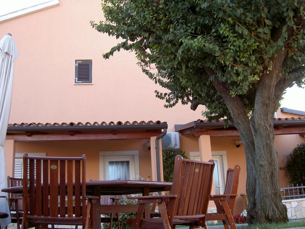 Apartments Kori Funtana Oda fotoğraf